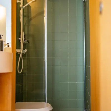 Belmont Riverside 5m Apartmán